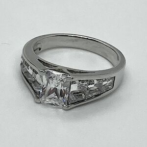 Vtg 925 Sterling Silver Clear / White CZ Princess Cut Wedding Style Band | Sz 9